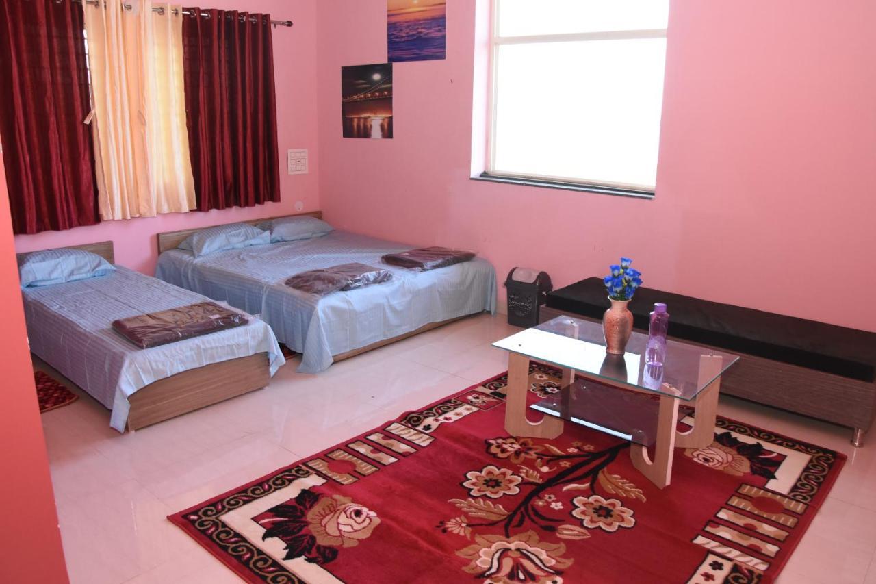 H P Homestay Дхарвад Экстерьер фото